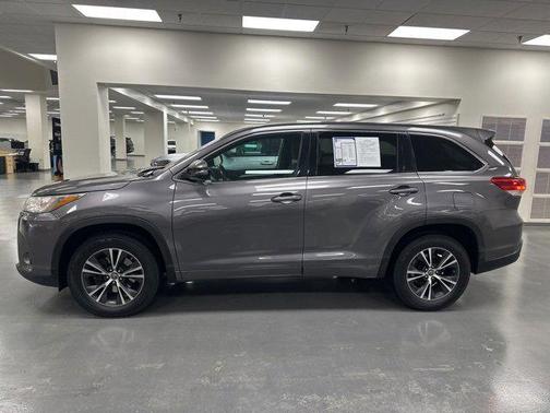 2017 Toyota Highlander LE I4