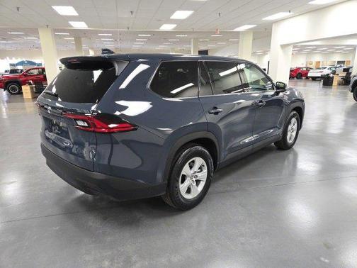 2026 Toyota Highlander LE