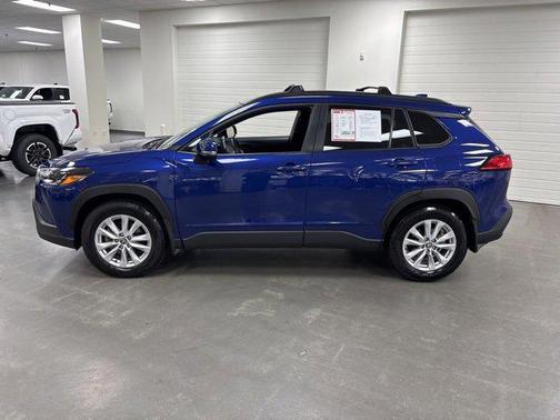 2024 Toyota Corolla Cross LE