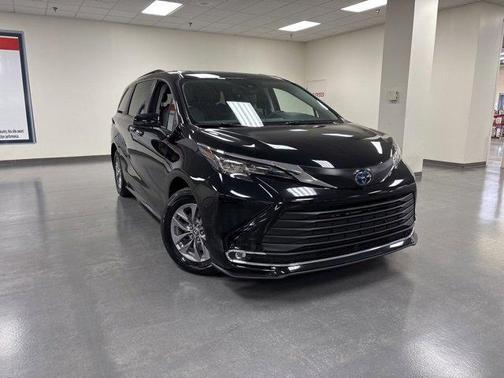 2022 Toyota Sienna XLE