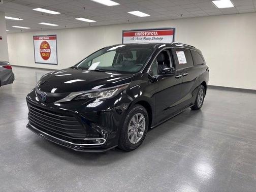 2022 Toyota Sienna XLE