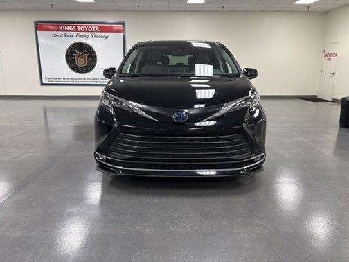 2022 Toyota Sienna XLE