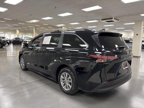 2022 Toyota Sienna XLE