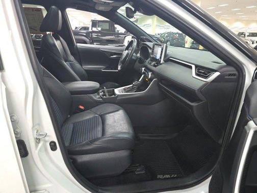 2020 Toyota RAV4 Hybrid SE