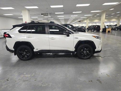 2020 Toyota RAV4 Hybrid SE