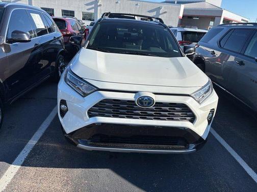 2020 Toyota RAV4 Hybrid SE