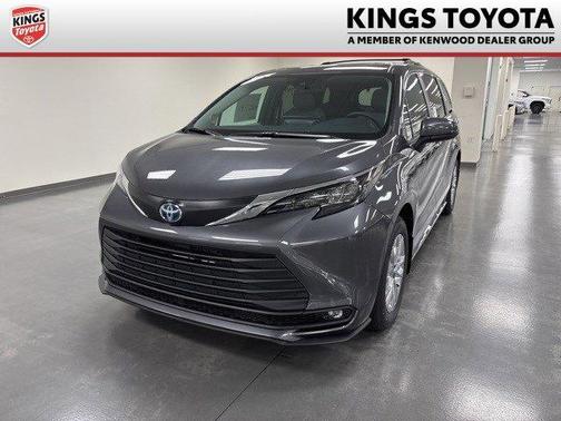 2025 Toyota Sienna XLE