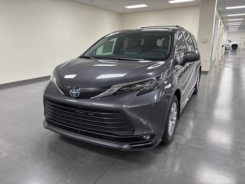 2025 Toyota Sienna XLE
