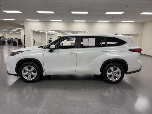 2023 Toyota Highlander LE