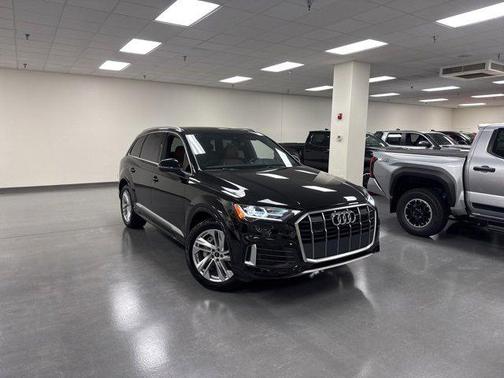 2023 Audi Q7 45 Premium