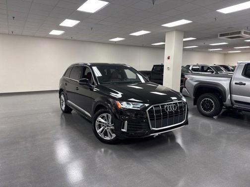 2023 Audi Q7 45 Premium