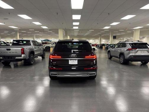 2023 Audi Q7 45 Premium