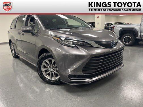 2024 Toyota Sienna LE