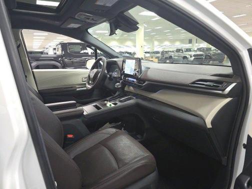 2023 Toyota Sienna Platinum