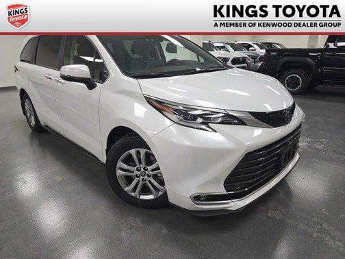 2023 Toyota Sienna Platinum