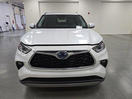 2023 Toyota Highlander Hybrid Platinum