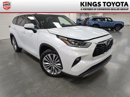 2023 Toyota Highlander Hybrid Platinum