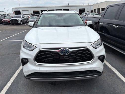 2023 Toyota Highlander Hybrid Platinum