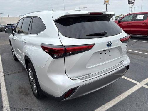 2023 Toyota Highlander Hybrid Platinum