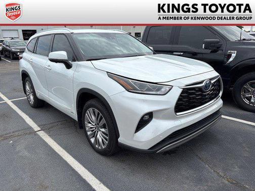 2023 Toyota Highlander Hybrid Platinum