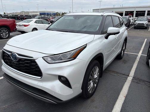 2023 Toyota Highlander Hybrid Platinum