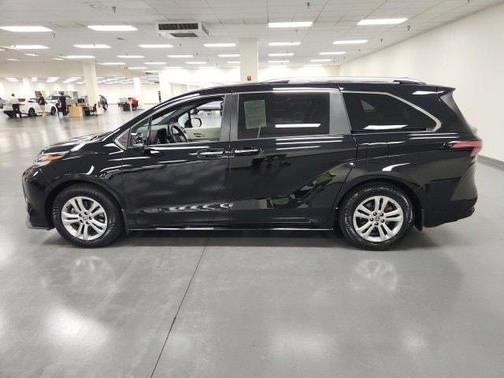 2022 Toyota Sienna Platinum 7 Passenger