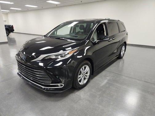 2022 Toyota Sienna Platinum 7 Passenger