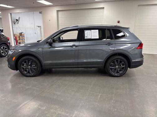 Platinum Gray Metallic 2024 Volkswagen Tiguan 2.0T SE