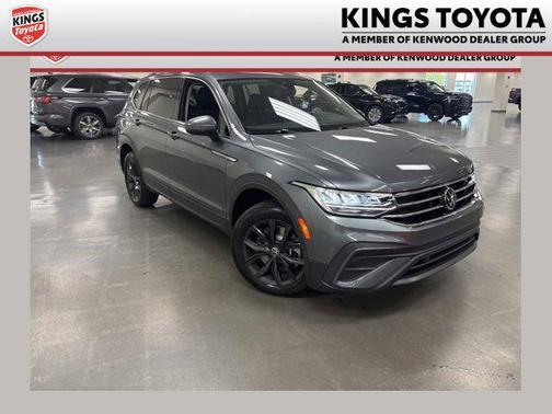 Platinum Gray Metallic 2024 Volkswagen Tiguan 2.0T SE