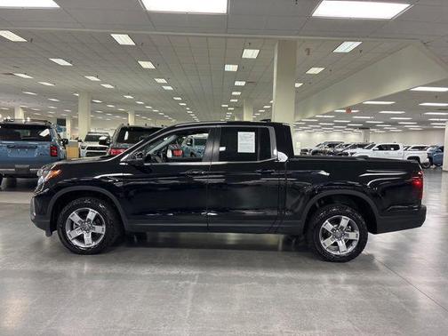 Crystal Black Pearl 2025 Honda Ridgeline RTL