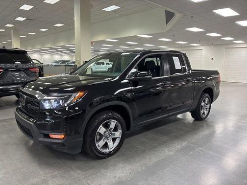 Crystal Black Pearl 2025 Honda Ridgeline RTL