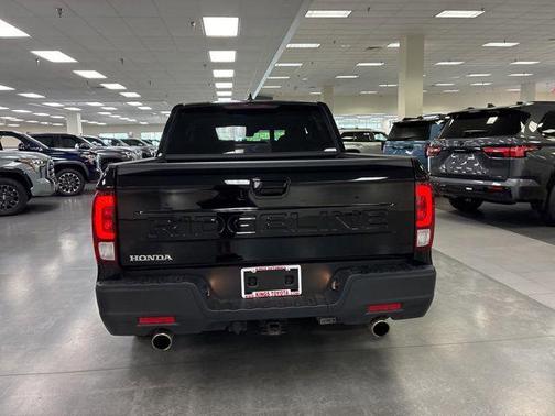 Crystal Black Pearl 2025 Honda Ridgeline RTL