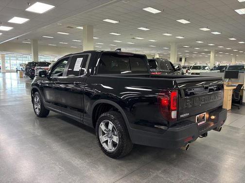 Crystal Black Pearl 2025 Honda Ridgeline RTL