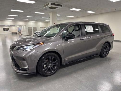 2021 Toyota Sienna XSE 7 Passenger