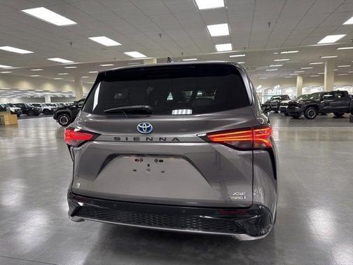 2021 Toyota Sienna XSE 7 Passenger