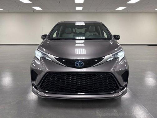 2021 Toyota Sienna XSE 7 Passenger