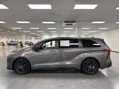 2021 Toyota Sienna XSE 7 Passenger