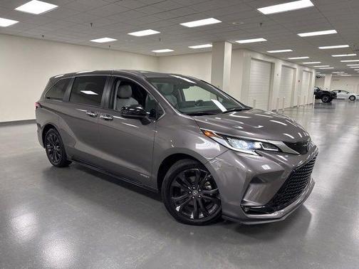 2021 Toyota Sienna XSE 7 Passenger