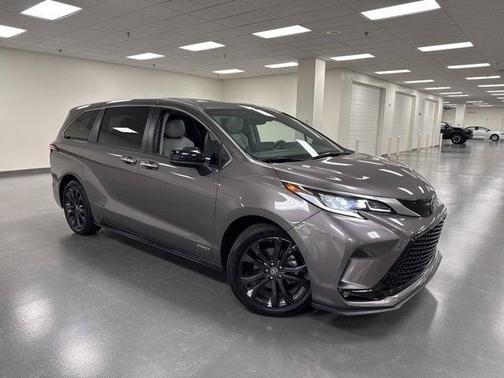 2021 Toyota Sienna XSE 7 Passenger