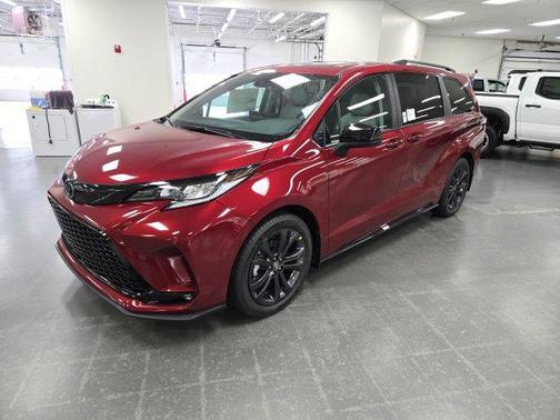 Pearl 2026 Toyota Sienna XSE 7 Passenger