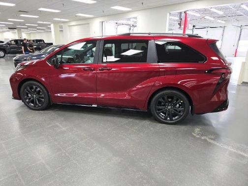 Pearl 2026 Toyota Sienna XSE 7 Passenger