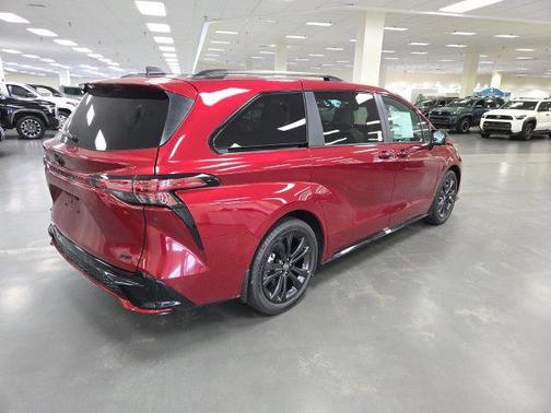 Pearl 2026 Toyota Sienna XSE 7 Passenger