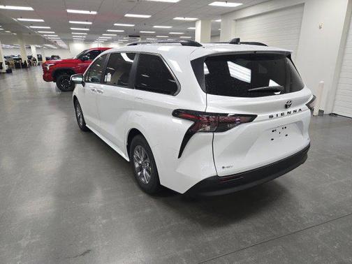 Pearl 2026 Toyota Sienna XLE