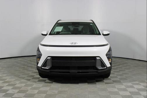 Atlas White 2025 Hyundai KONA SEL