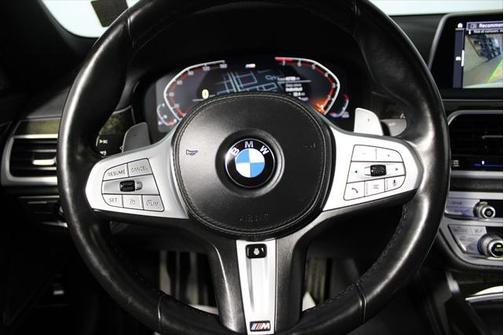 2022 BMW 740 i