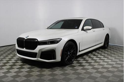2022 BMW 740 i