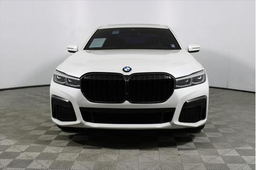 2022 BMW 740 i