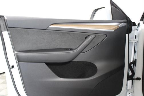 2025 Tesla Model Y Long Range Dual Motor All-Wheel Drive
