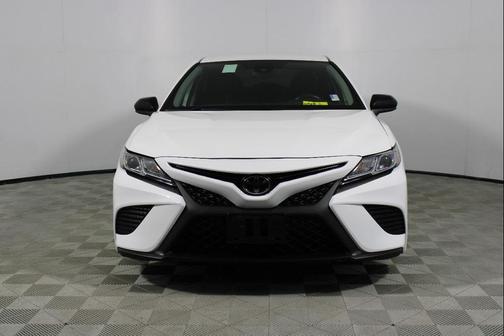 Super White 2019 Toyota Camry SE