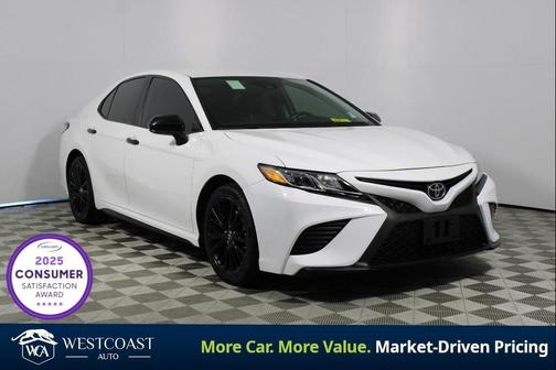 Super White 2019 Toyota Camry SE